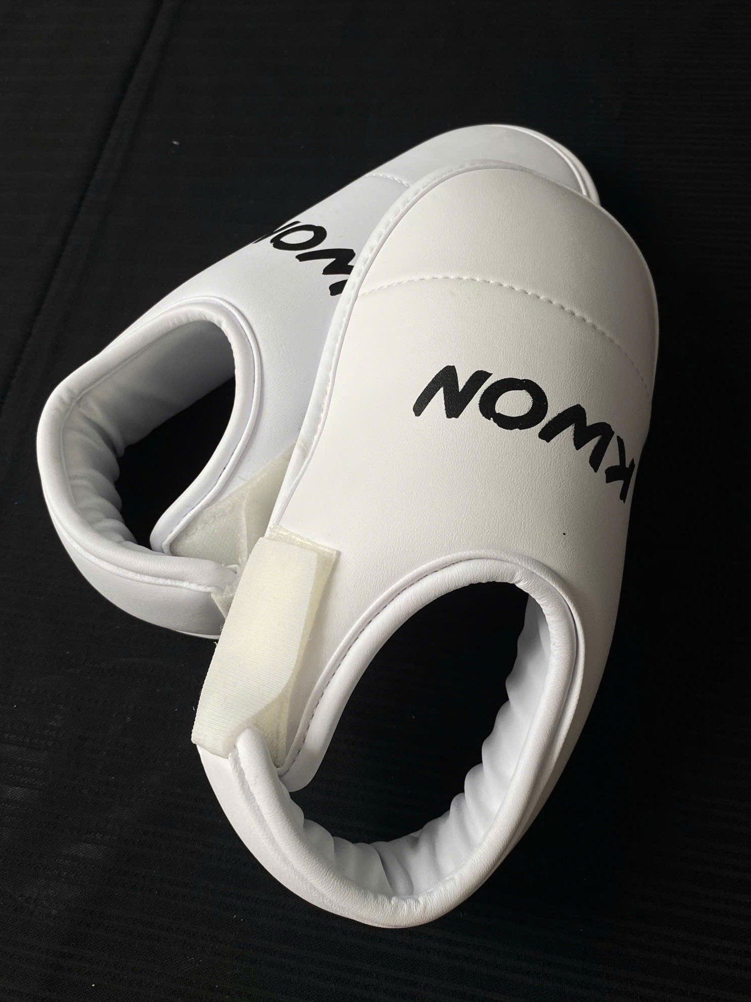 Bảo hộ răng (Mouthguard) và bảo hộ hạ bộ (Groin Guard)